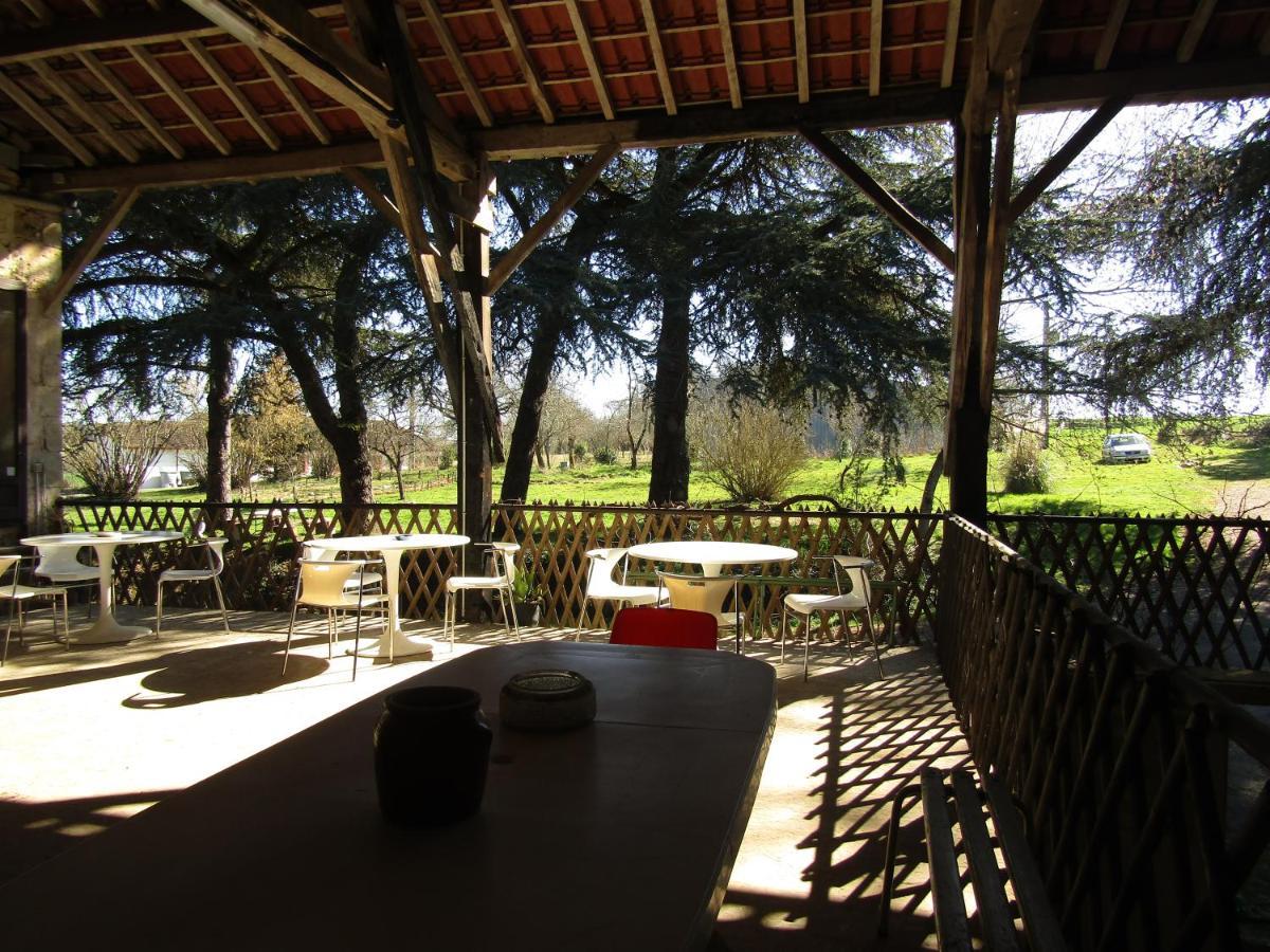 La Demeure Des Fleurs Hotel Caillavet Exterior photo